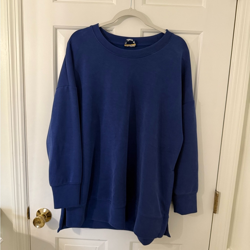 Arula Navy Crewneck Top